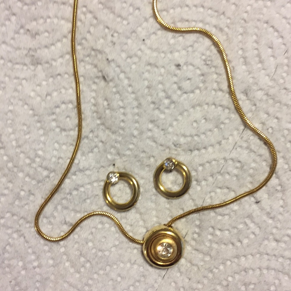 9 inches gold costume necklace with faux diamond